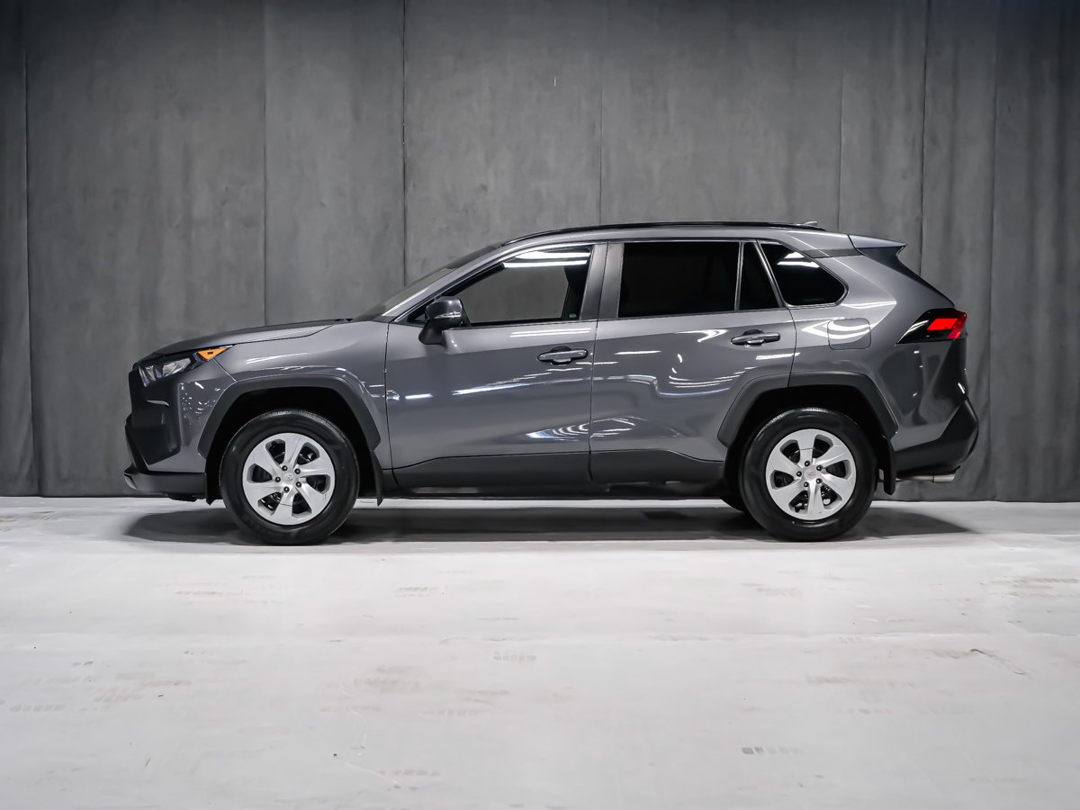 Toyota RAV4 LE 2021 Gris Montréal - photo #2