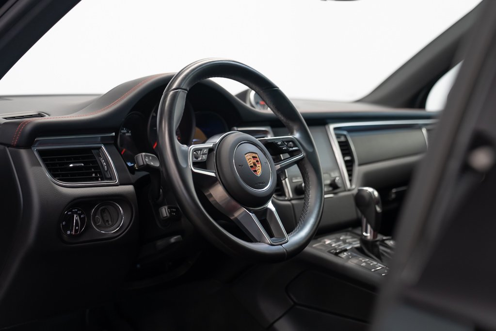 2018 Porsche Macan Sport \\ LOW KM Black Kirkland - photo #15