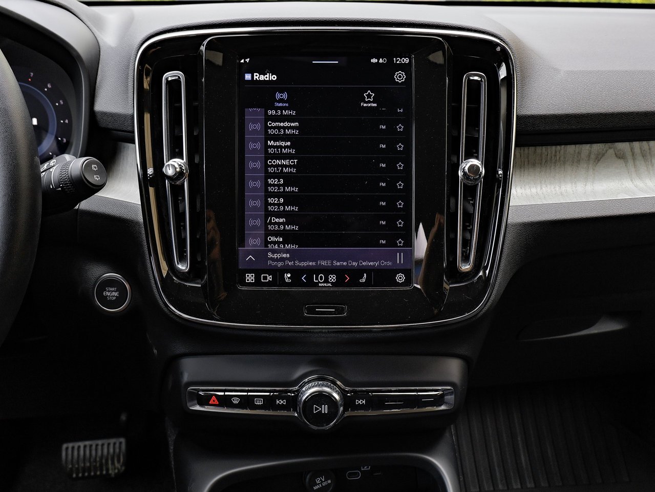 2025 Volvo XC40 B5 AWD Core Bright Theme Grey Sherwood Park - photo #23
