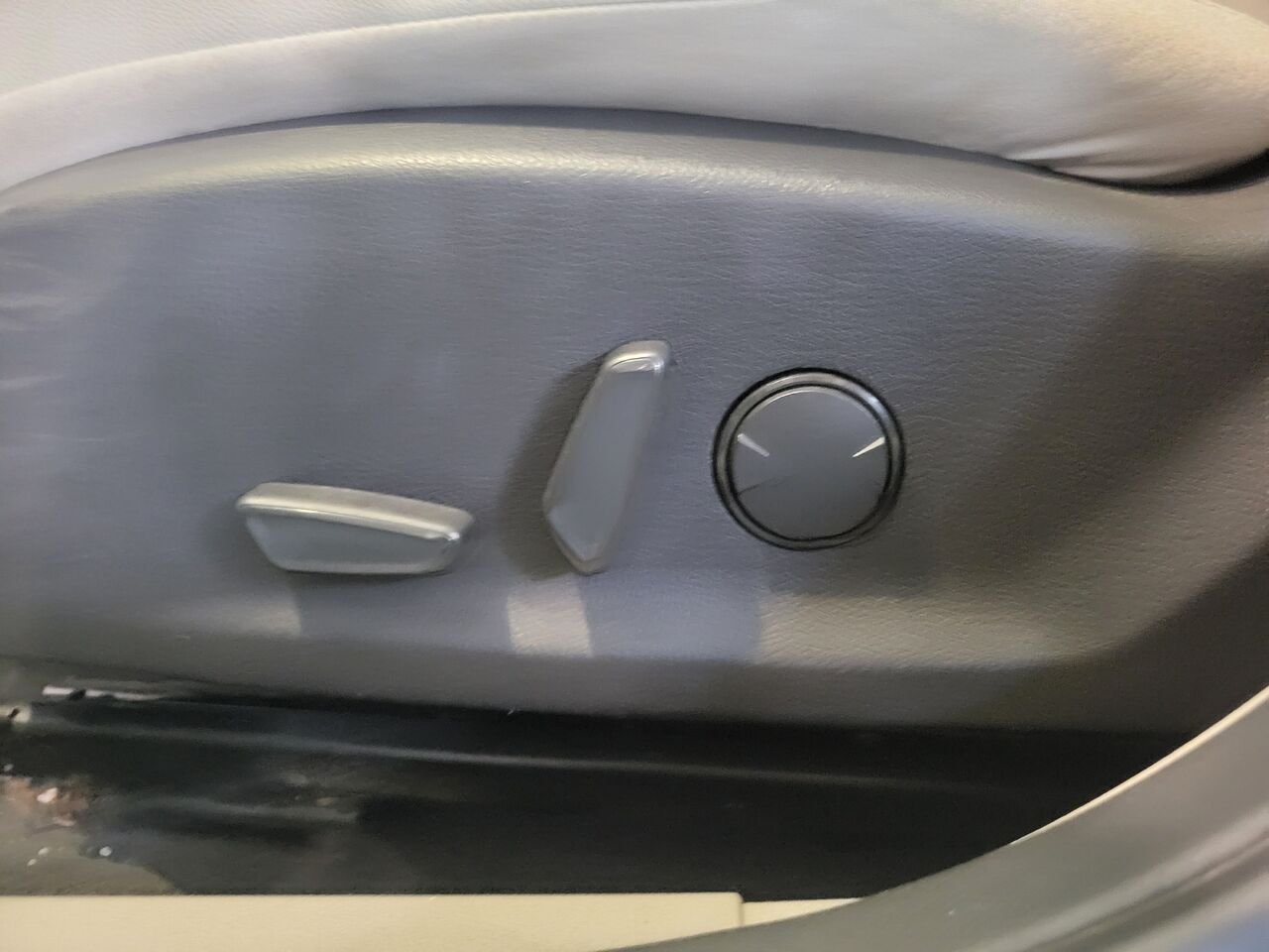 2016 Ford Focus Electric White  - photo #14