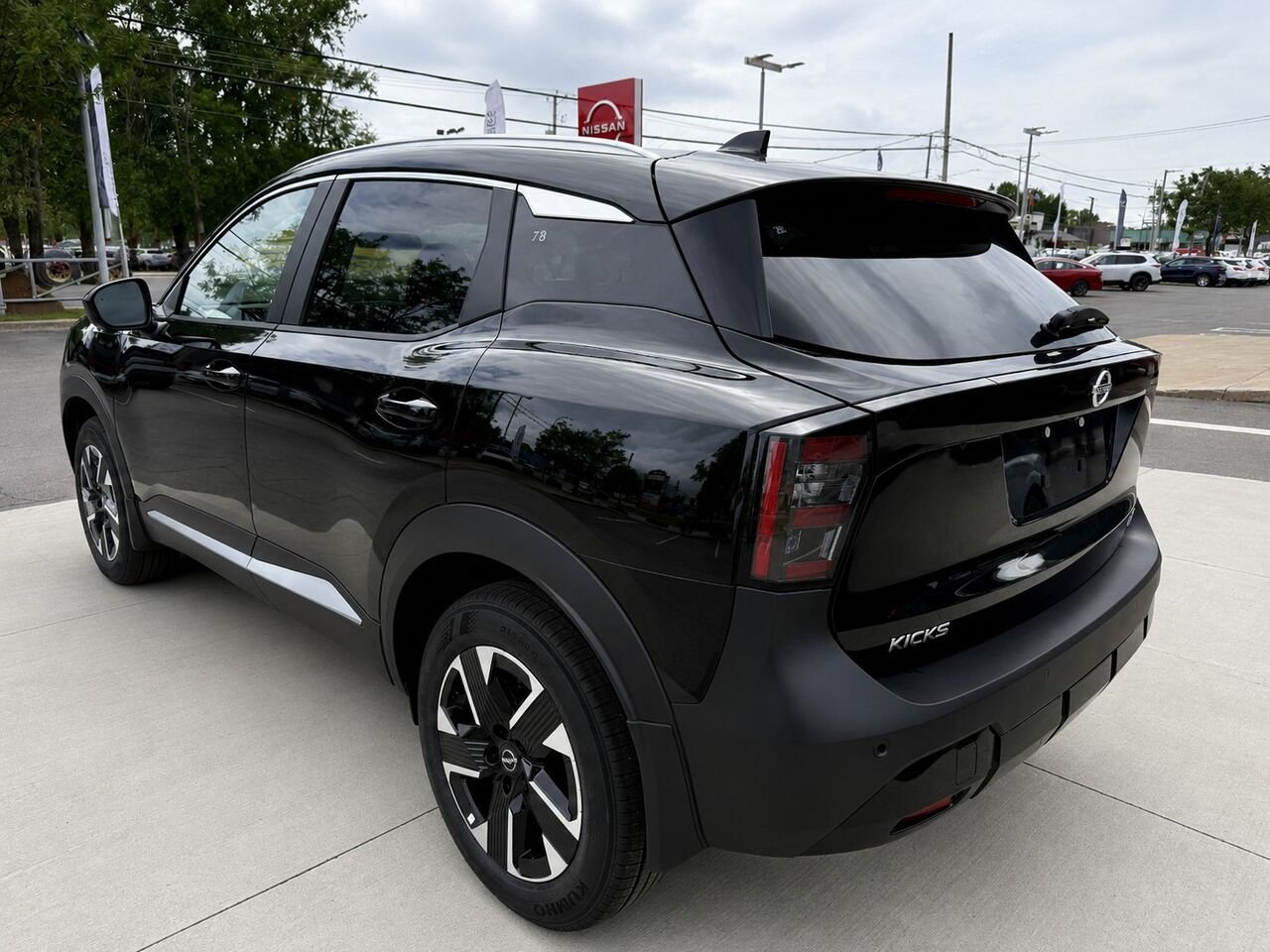 NISSAN Kicks KICKS SV PRIVILEGE AWD 2026 Super noir Châteauguay - photo #3