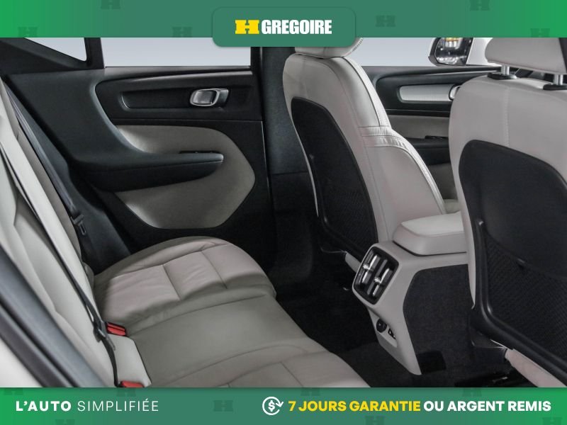 2022 Volvo XC40 White Laval - photo #30