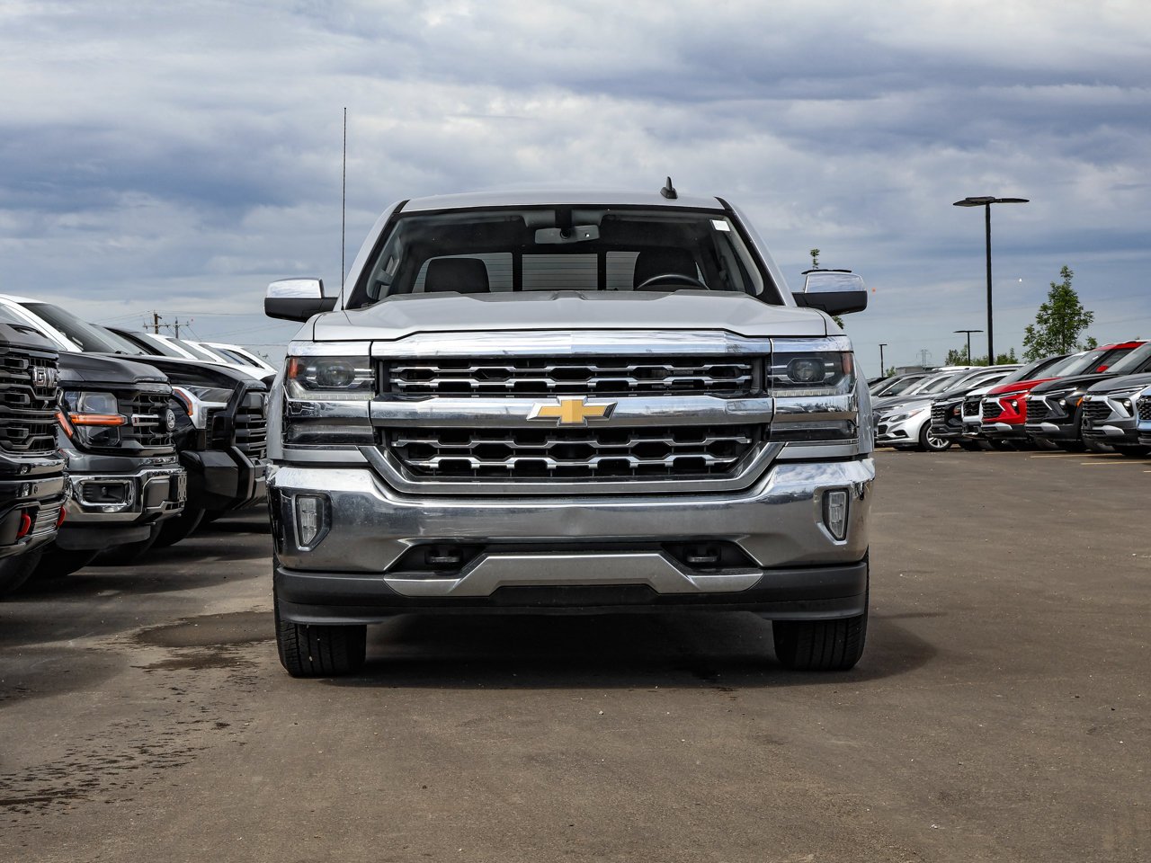 2018 Chevrolet Silverado 1500 4WD Crew Cab 143.5 LTZ w/2LZ Grey Sherwood Park - photo #2