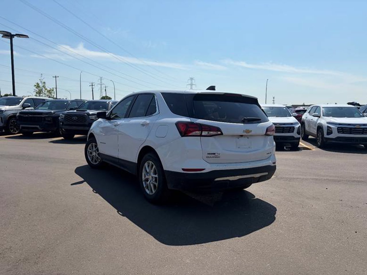 2022 Chevrolet Equinox AWD 4dr LT w/1LT White Sherwood Park - photo #3