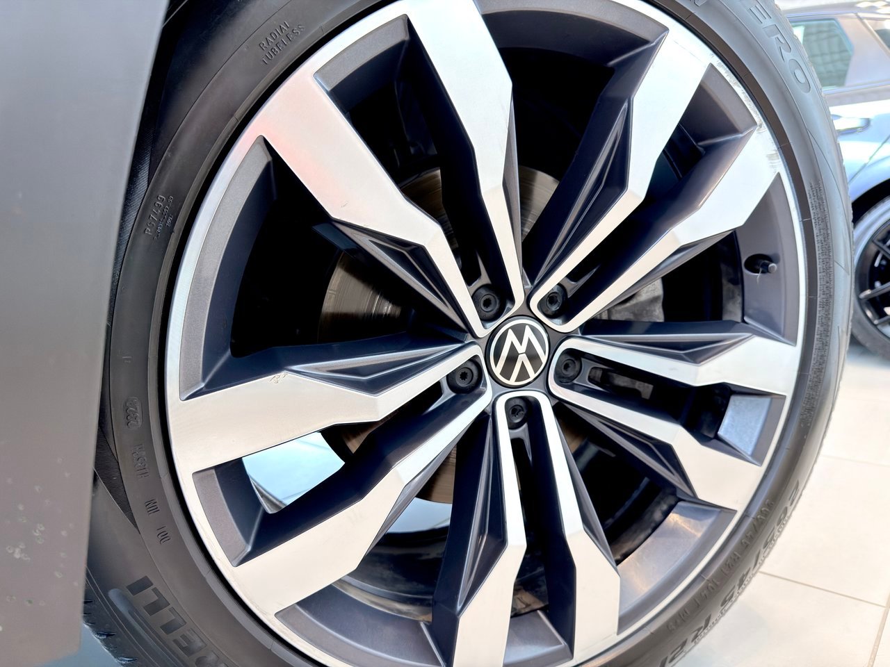 2021 Volkswagen Atlas White Notre-Dame-des-Prairies - photo #14
