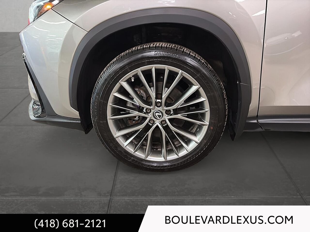 Lexus NX 19460A 2022 Argent Québec - photo #6