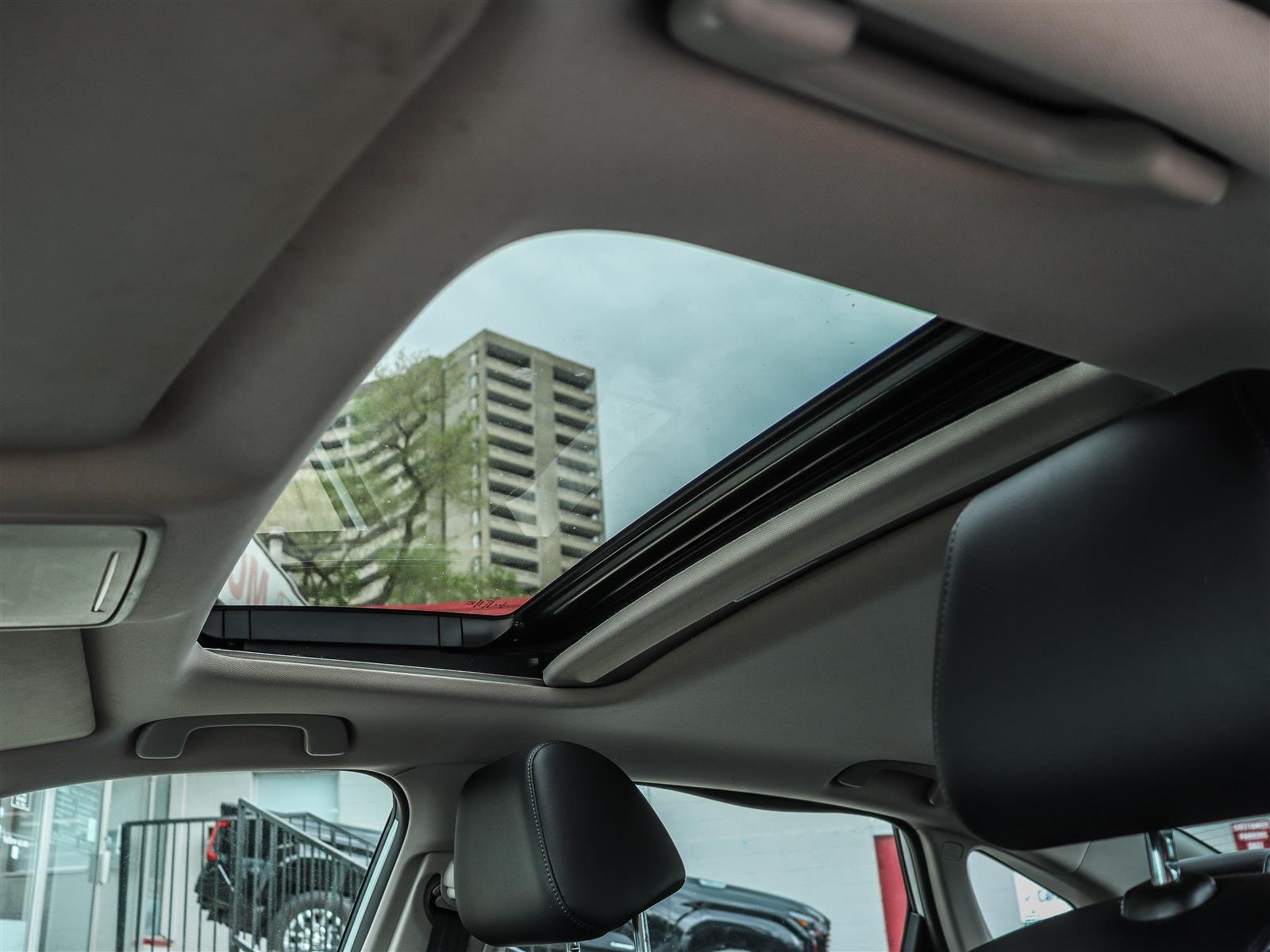 2022 Honda Civic Sedan Touring Ottawa & Gatineau - photo #5