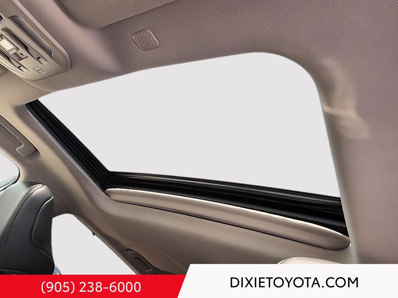 2020 Toyota Highlander XLE AWD / CLEAN CARFAX / HEATED SEATS / MOONROOF / ALLOY WHEELS / Mississauga - photo #10