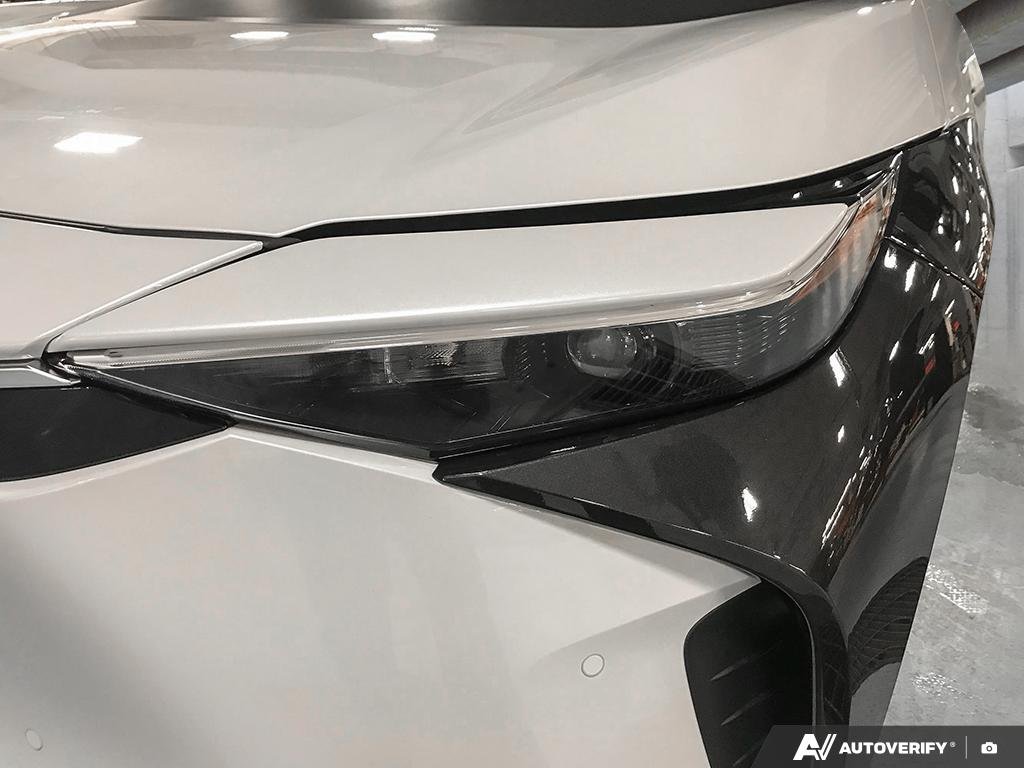 2025 Toyota bZ4X S2501170 | XLE White Edmonton - photo #7