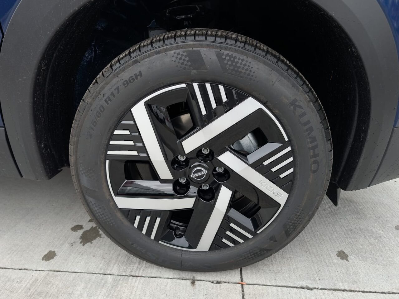 NISSAN Kicks KICKS SV AVANT 2026 Bleu foncé nacré Châteauguay - photo #3