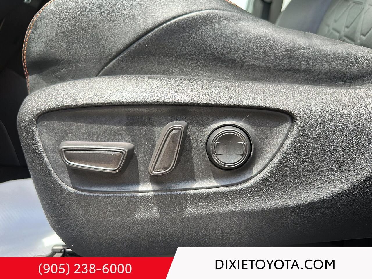 2024 Toyota RAV4 TRAIL AWD / HEATED SEATS / LEATHER SURFACE / MOONROOF / ALLOY WHEELS / CARPLAY AND ANDROID AUTO Black Mississauga - photo #10