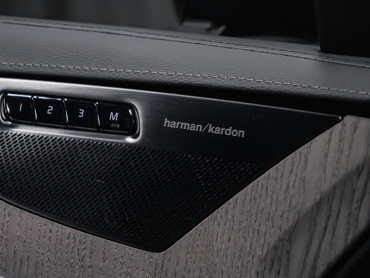 2023 Volvo XC90 B6 ULTIMATE DARK Grey Montreal - photo #9