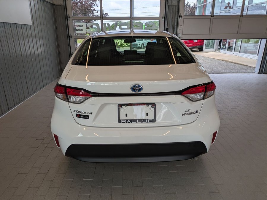 2024 Toyota Corolla hybride LE AWD White
