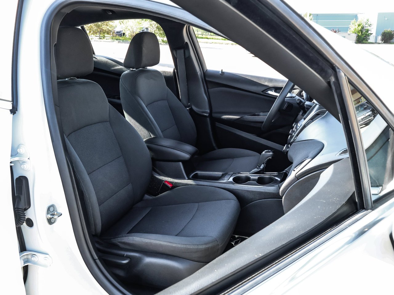 2018 Chevrolet Cruze 4dr Sdn 1.4L LT w/1SD White Sherwood Park - photo #14