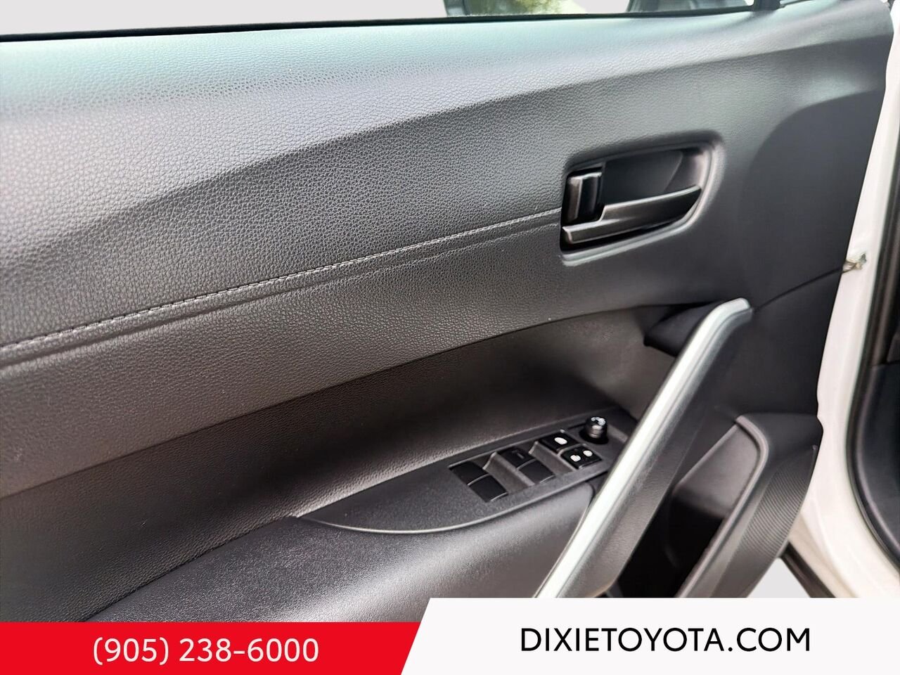 2023 Toyota Corolla Cross LE PREMIUM AWD / CLEAN CARFAX / HEATED SEATS / MOONROOF / ALLOY WHEELS / CARPLAY AND ANDROID AUTO White Mississauga - photo #7