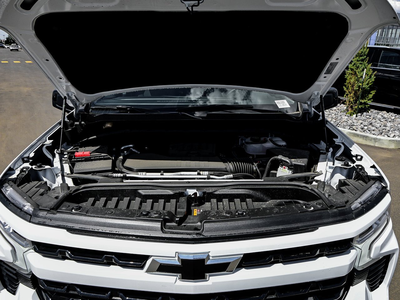 2025 Chevrolet Silverado 1500 4WD Double Cab 147 RST White Sherwood Park - photo #7