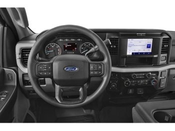 Ford Super Duty F-350 à roues arrière simples XLT