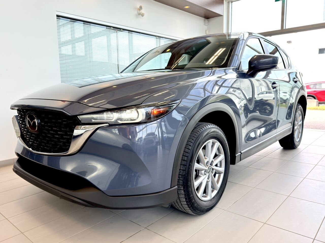 Mazda CX-5 2023 Gris Notre-Dame-des-Prairies - photo #5