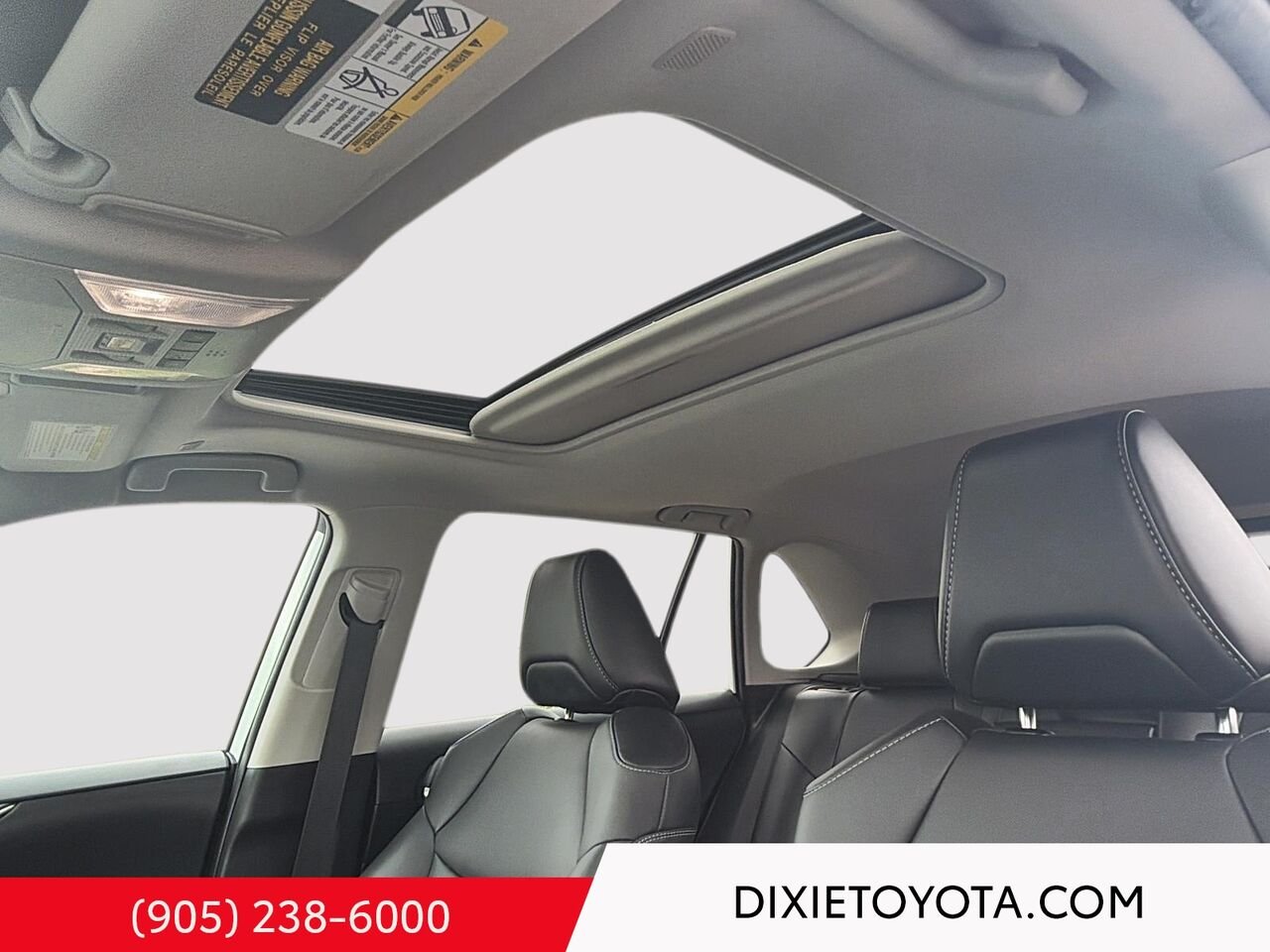 2023 Toyota RAV4 XLE PREMIUM AWD / HEATED SEATS / MOONROOF / LEATHER SURFACE / CARPLAY AND ANDROID AUTO Wind Chill Pearl Mississauga - photo #10