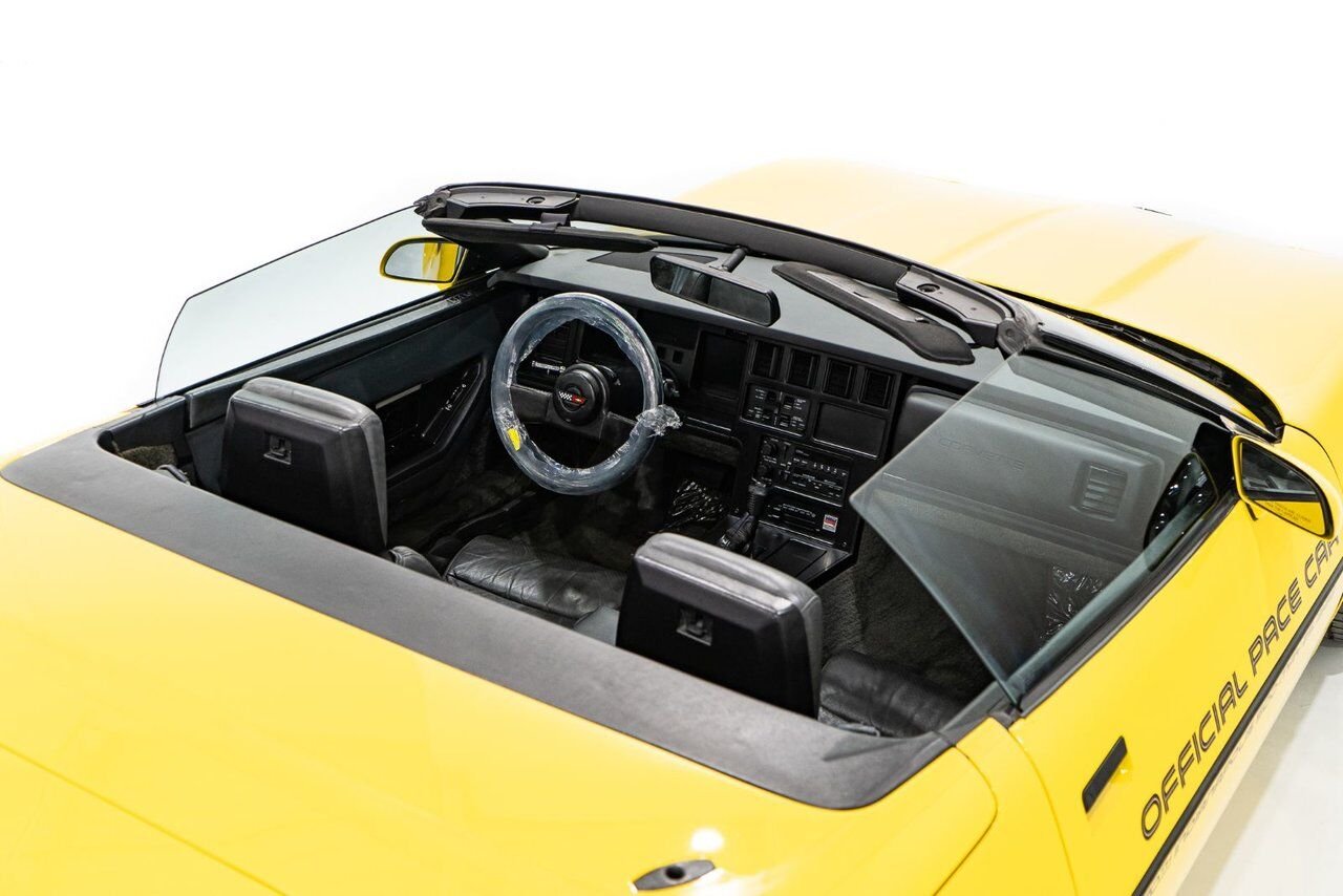 1986 Chevrolet Corvette Pace Car livery with only 17,380km (10,800miles) Yellow Montreal - photo #43