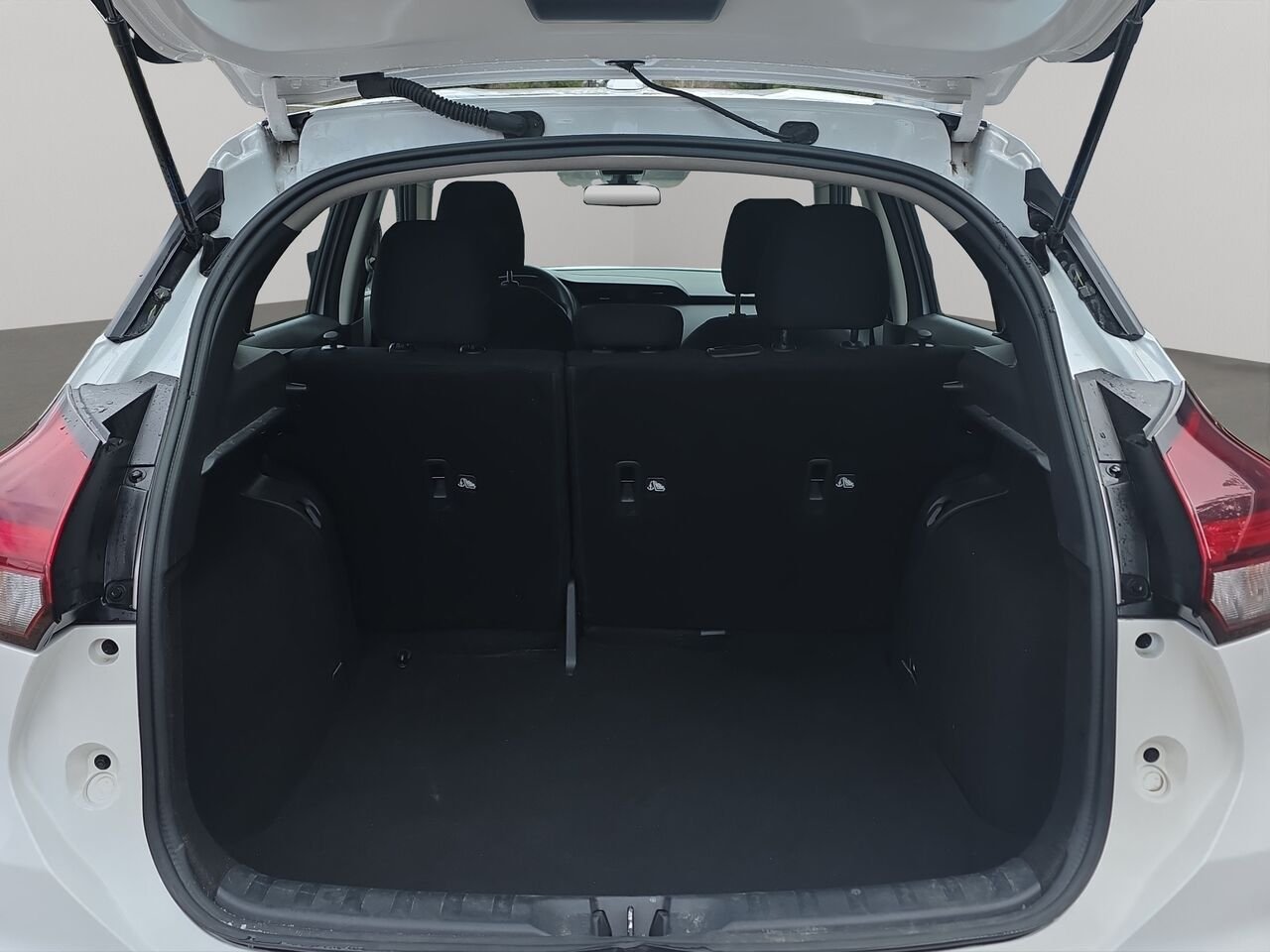 2024 Nissan Kicks S TA, commande audio au volant, bluetooth White Val-David - photo #21