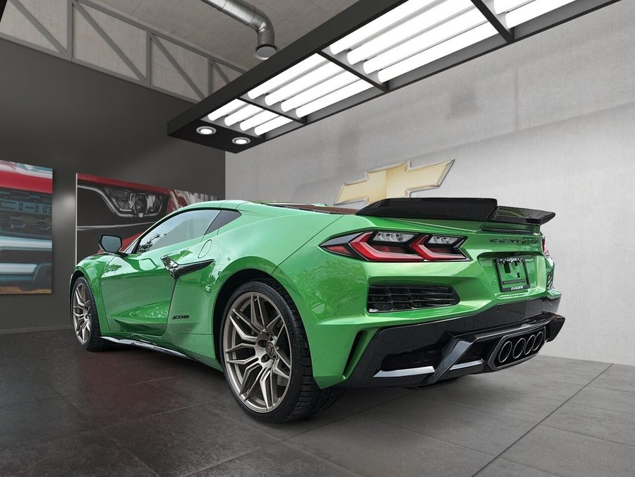 2027 CHEVROLET Corvette 2027 ROSWELL GREEN METALLIC