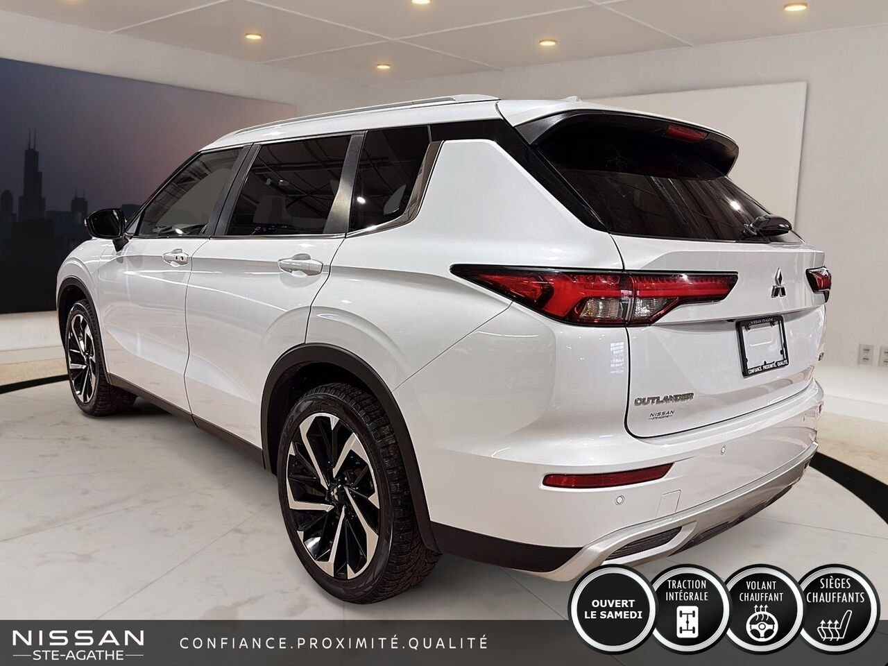 Mitsubishi Outlander 2023 Argent Saint-Jérôme - photo #4