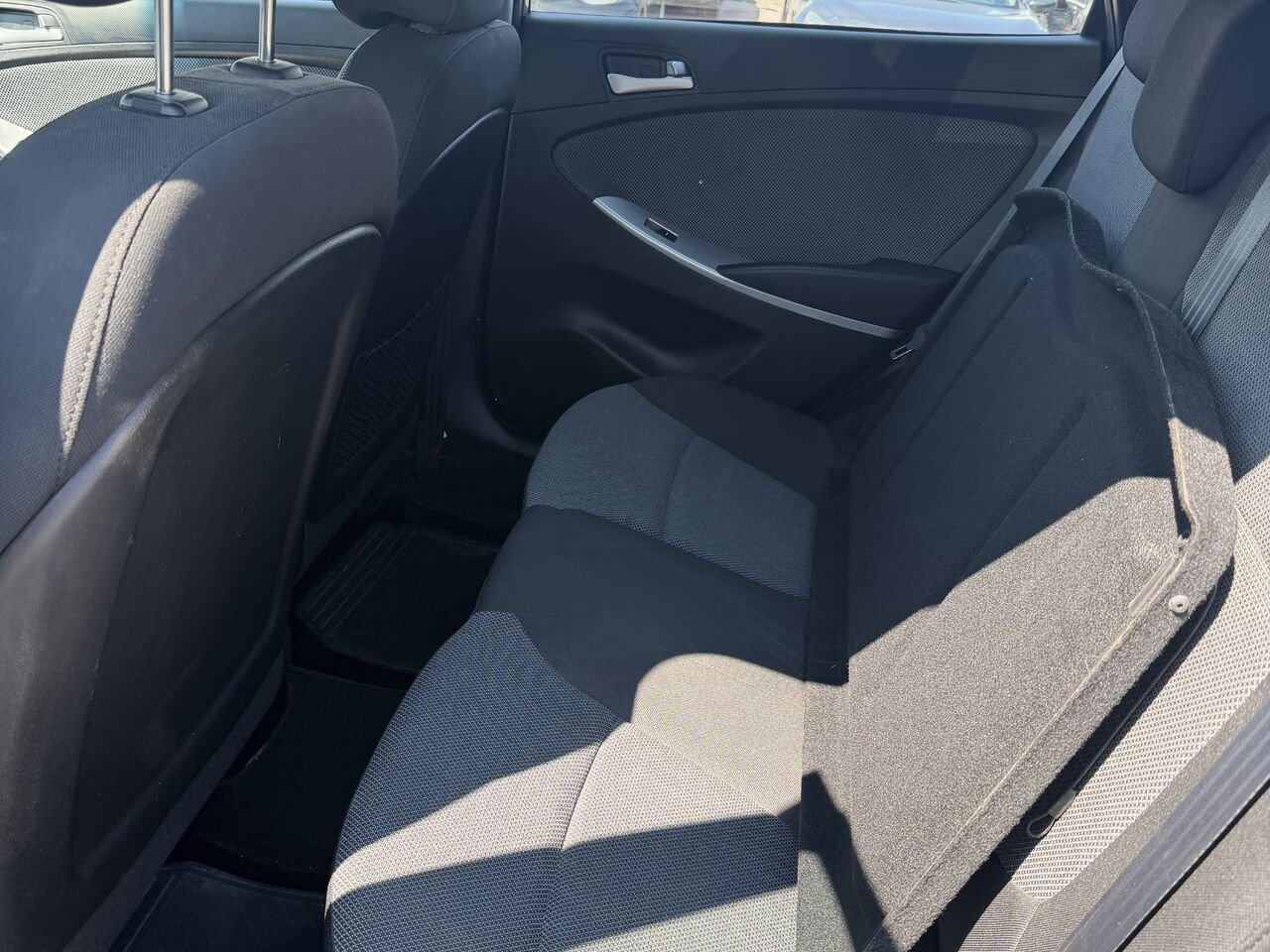2014 HYUNDAI ACCENT GLS/GS Voiture à hayon, 5 portes, boîte automatique GL Grey Gatineau - photo #5