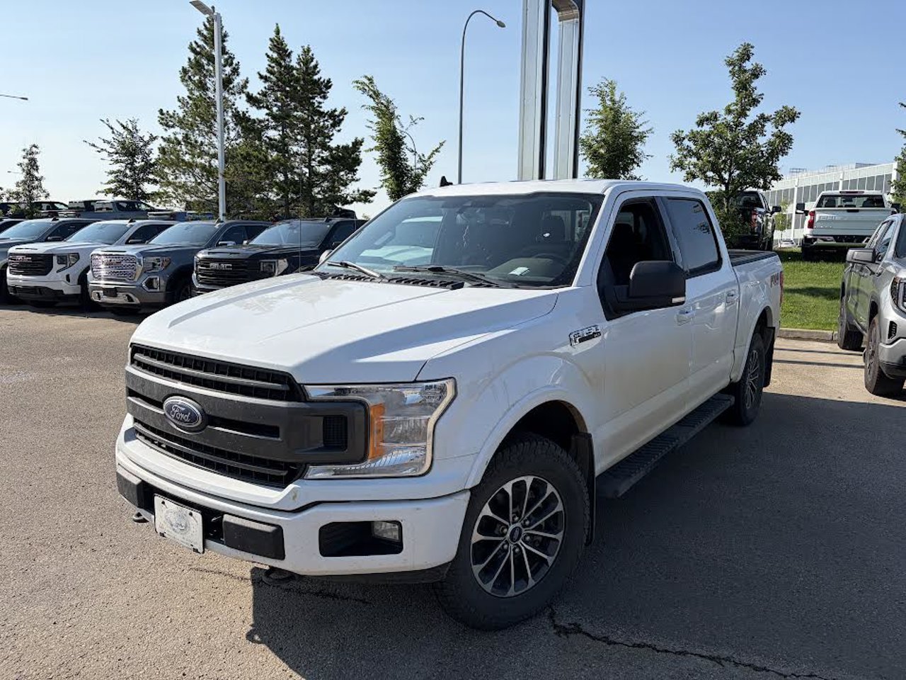 2019 Ford F-150 XLT 4WD SuperCrew 5.5' Box White Sherwood Park - photo #2