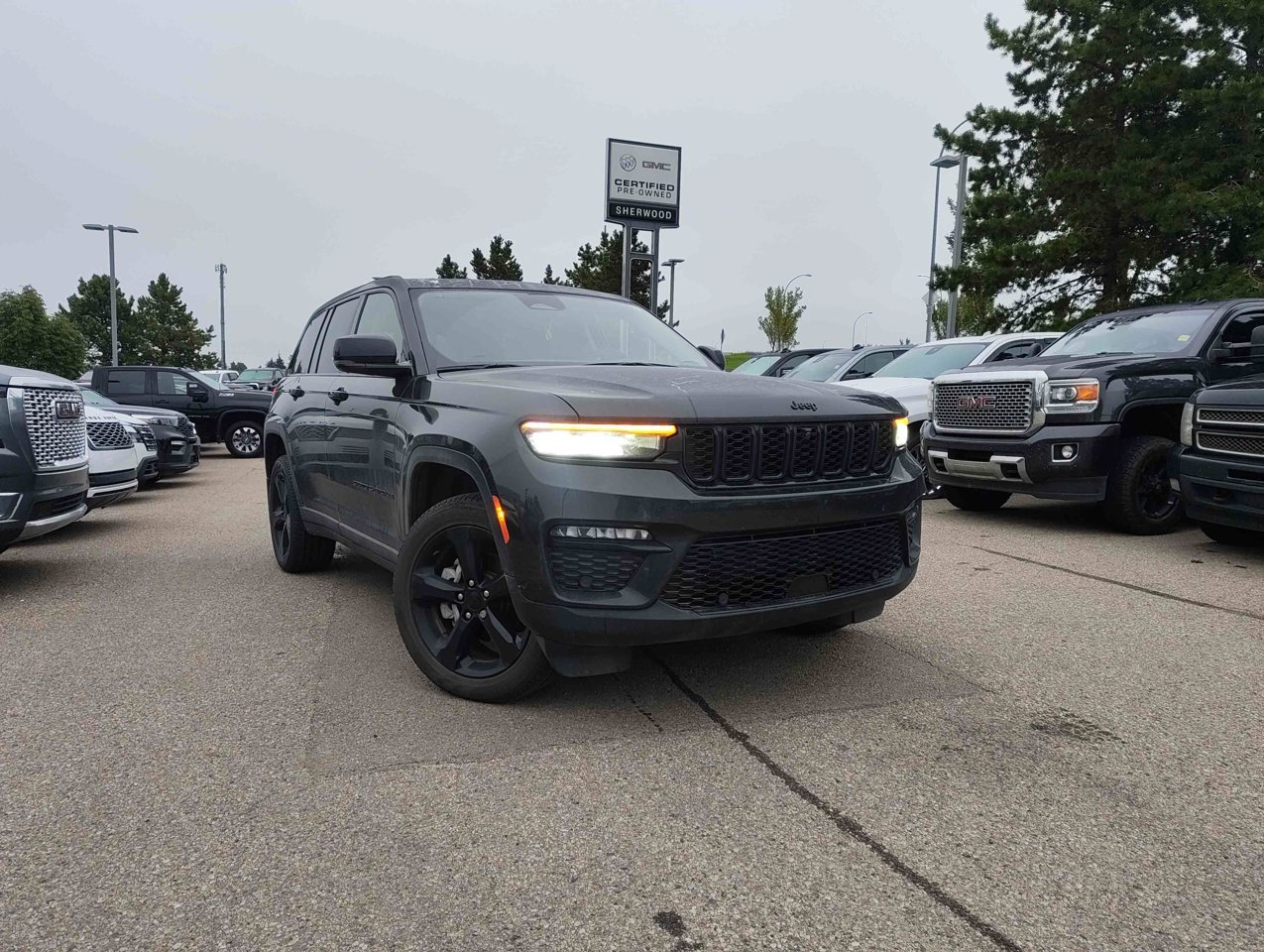 2023 Jeep Grand Cherokee Limited 4x4 White Sherwood Park - photo #1