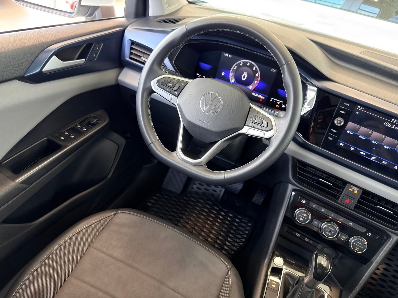 2022 Volkswagen Taos White Notre-Dame-des-Prairies - photo #21