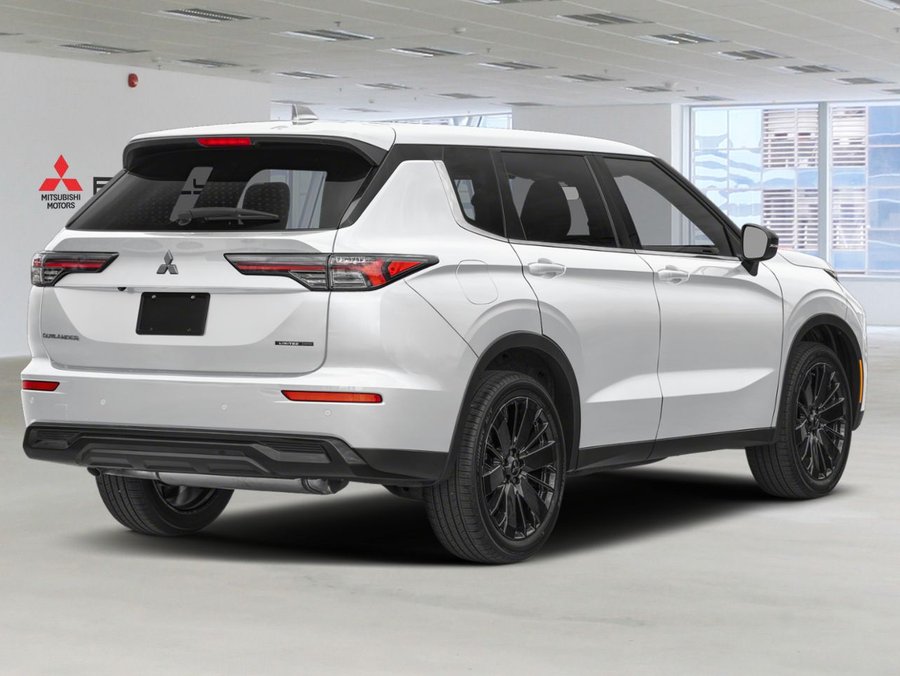 2026 MITSUBISHI Outlander LE White Diamond