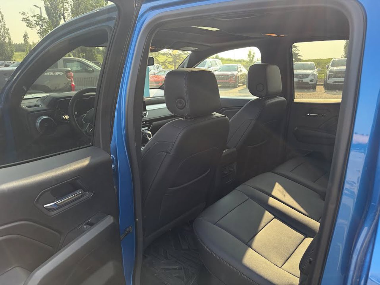 2024 Chevrolet Colorado 4WD Crew Cab LT Blue Sherwood Park - photo #5
