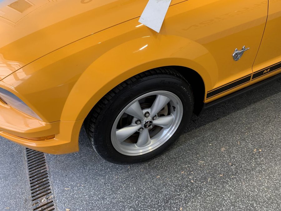 Ford Mustang CONVERTIBLE 2009 2009 Orange