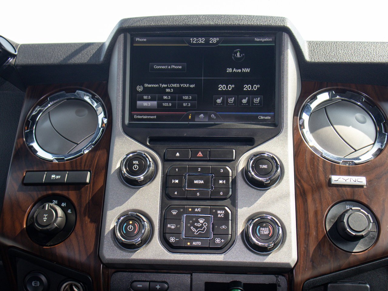 2016 Ford Super Duty F-350 SRW 4WD Crew Cab 156 Lariat White Sherwood Park - photo #25