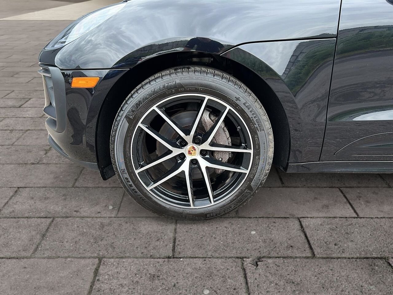 2023 Porsche MACAN Black Québec - photo #6