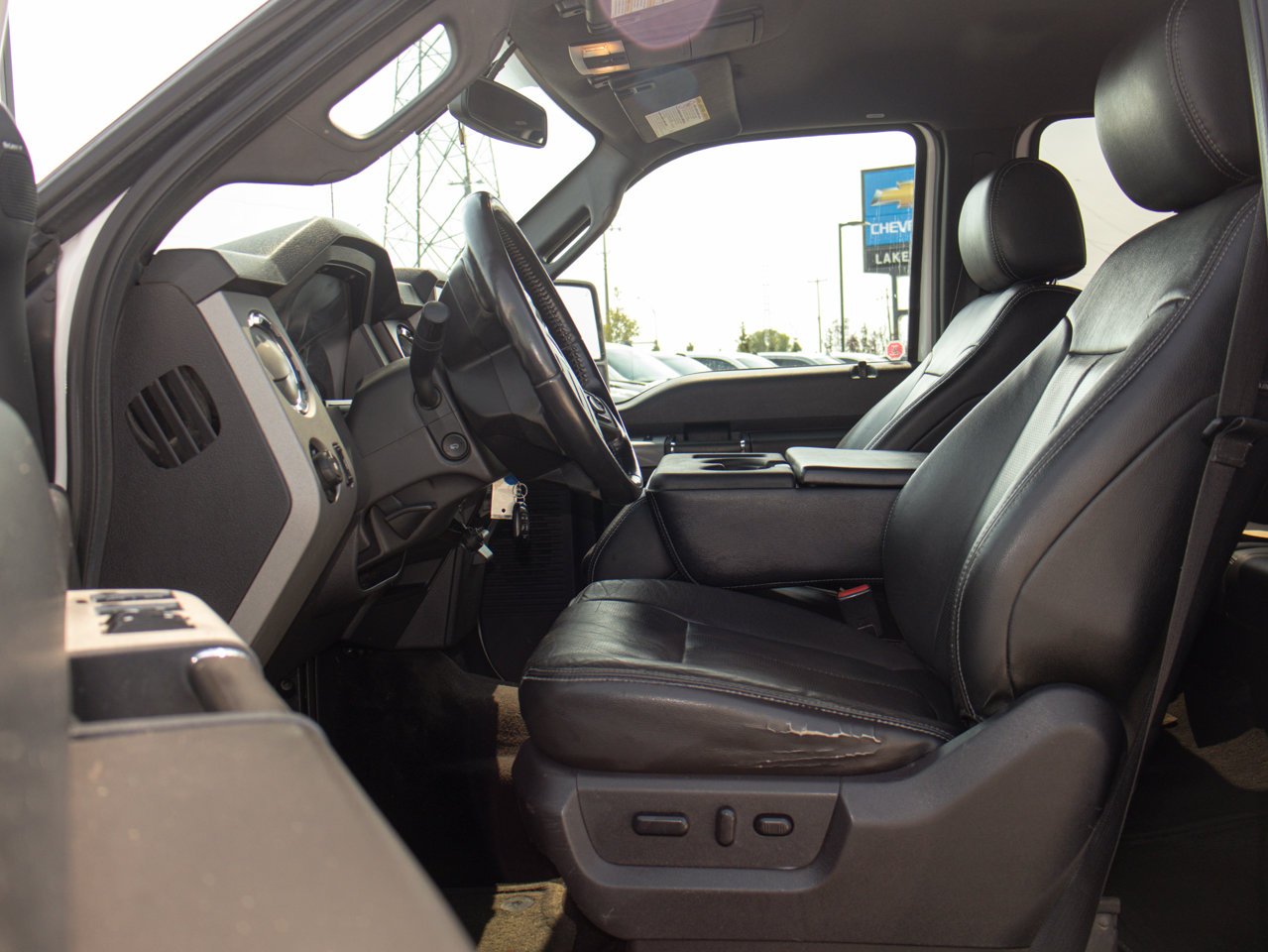 2016 Ford Super Duty F-350 SRW 4WD Crew Cab 156 Lariat White Sherwood Park - photo #17