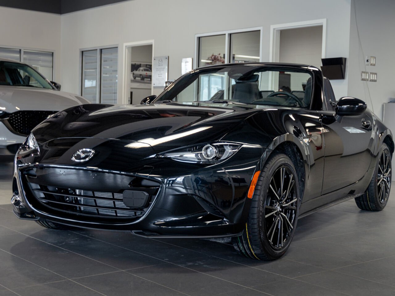MAZDA MX-5 2625 | GT BA 2026 Noir de jais mica Val-d'Or - photo #1