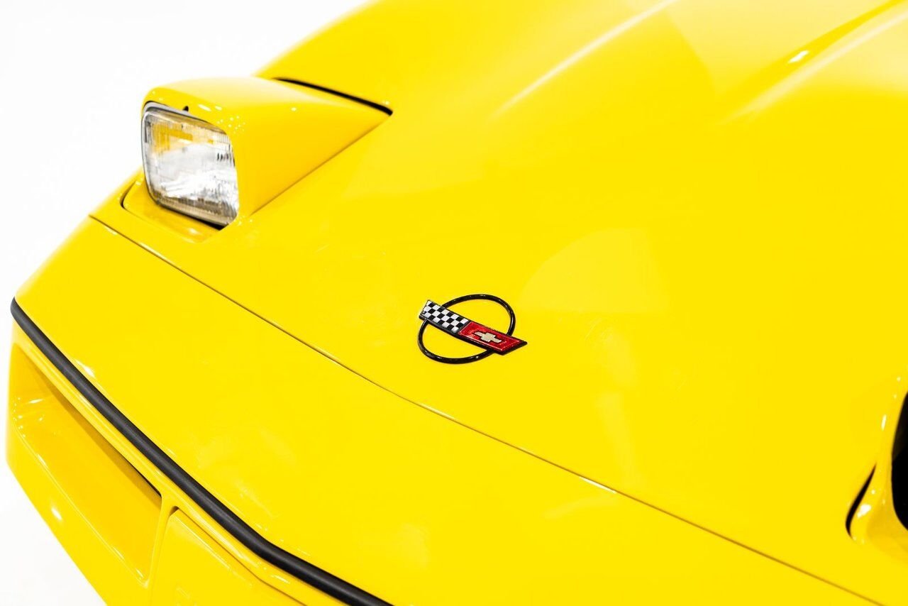 1986 Chevrolet Corvette Pace Car livery with only 17,380km (10,800miles) Yellow Montreal - photo #58