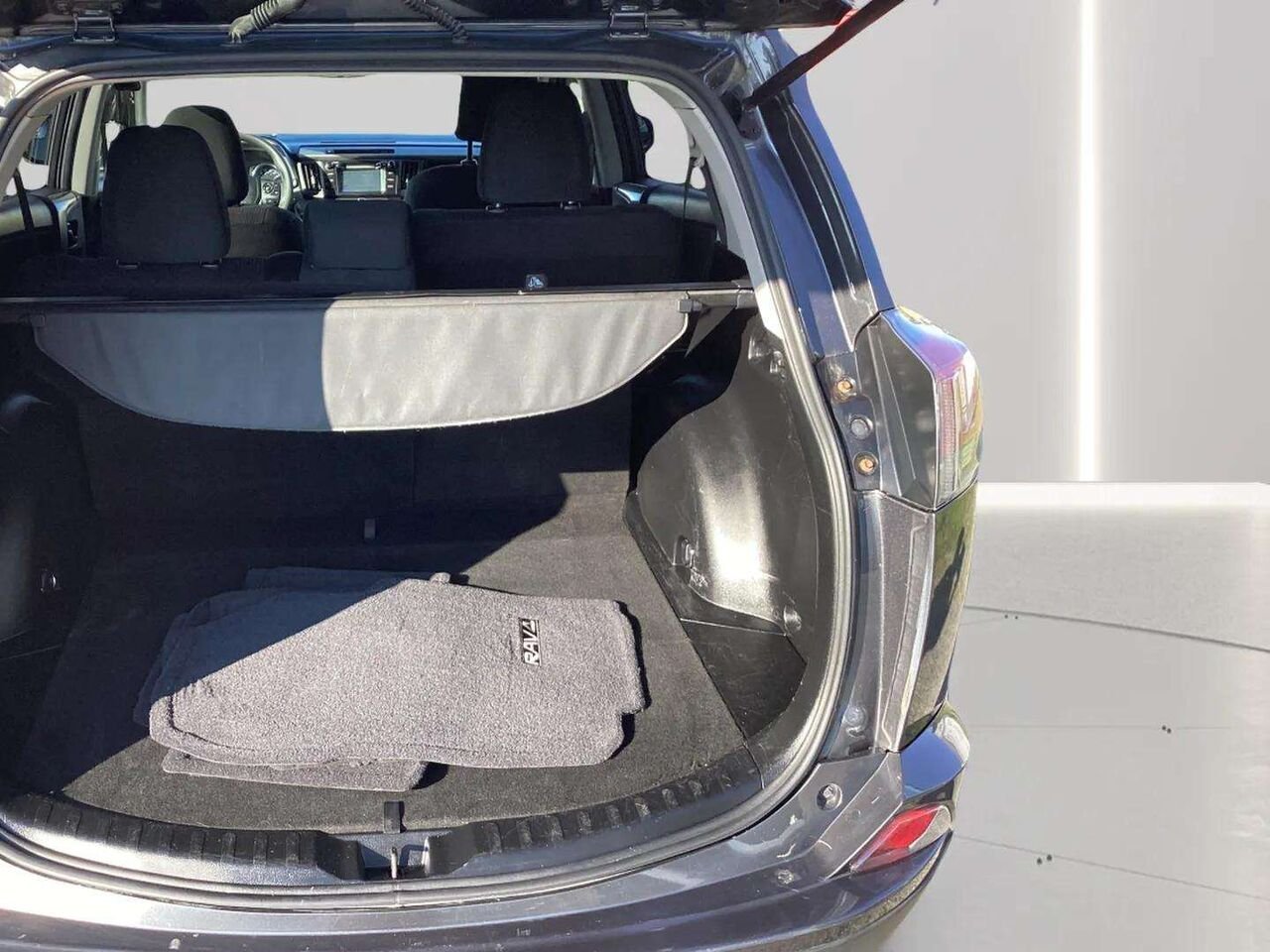 Toyota RAV4 2018 Gris Gatineau - photo #18