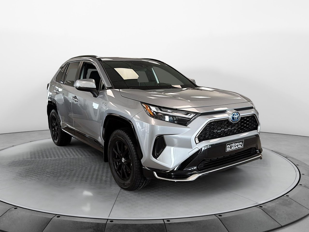 2024 Toyota RAV4 Prime VIN JTMGB3FVXRD186214 Silver Baie-Comeau - photo #1