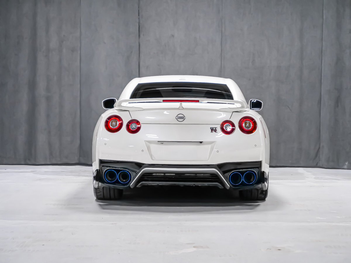 2023 Nissan GT-R PREMIUM White Montreal - photo #6