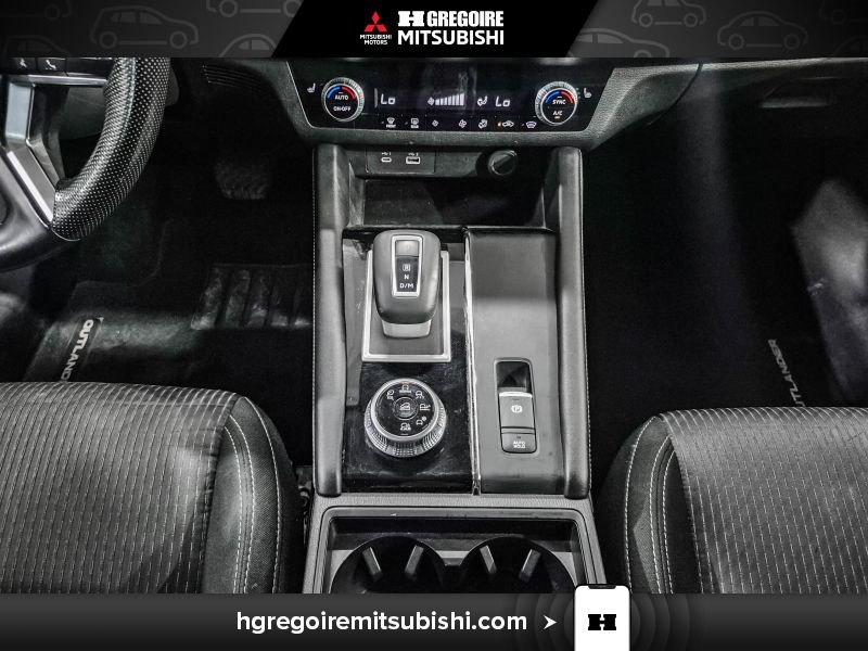 2022 Mitsubishi Outlander Grey Laval - photo #24