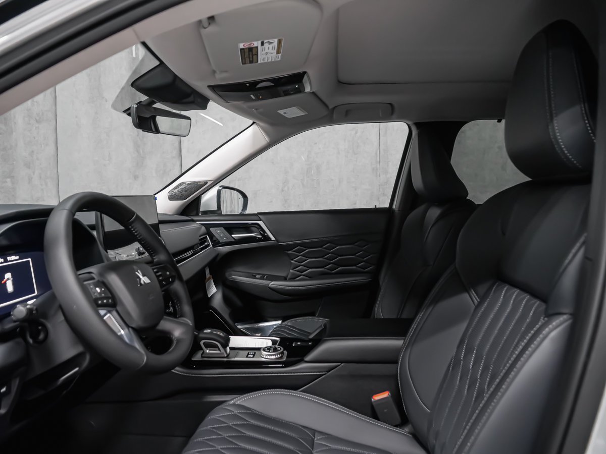 Mitsubishi Outlander PHEV GT 2026 Fini Gris pierre de lune de qualité supérieure Montréal - photo #17
