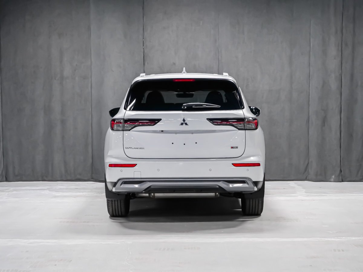 Mitsubishi Outlander LE 2026 Blanc diamant Montréal - photo #4
