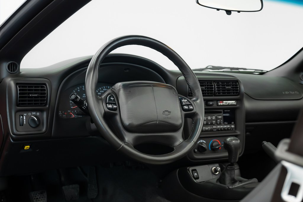 2002 Chevrolet Camaro SS PRIX EN USD *CAR IN MILES * Red Montreal - photo #16