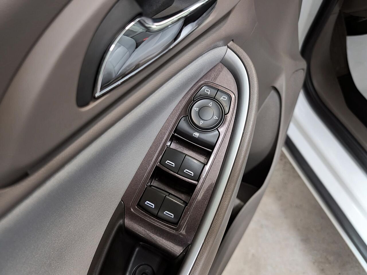 2017 Chevrolet Malibu L berline 4 portes avec 1VL Grey Saint-Hyacinthe - photo #12