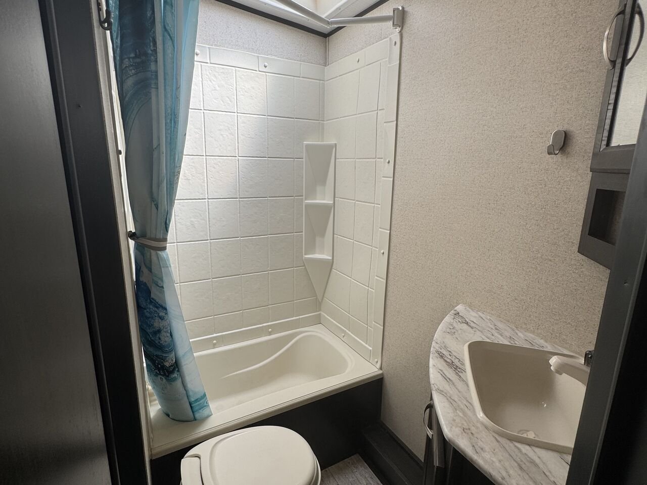 2019 COACHMEN NORTHERN SPIRIT 2342B White Granby - photo #32