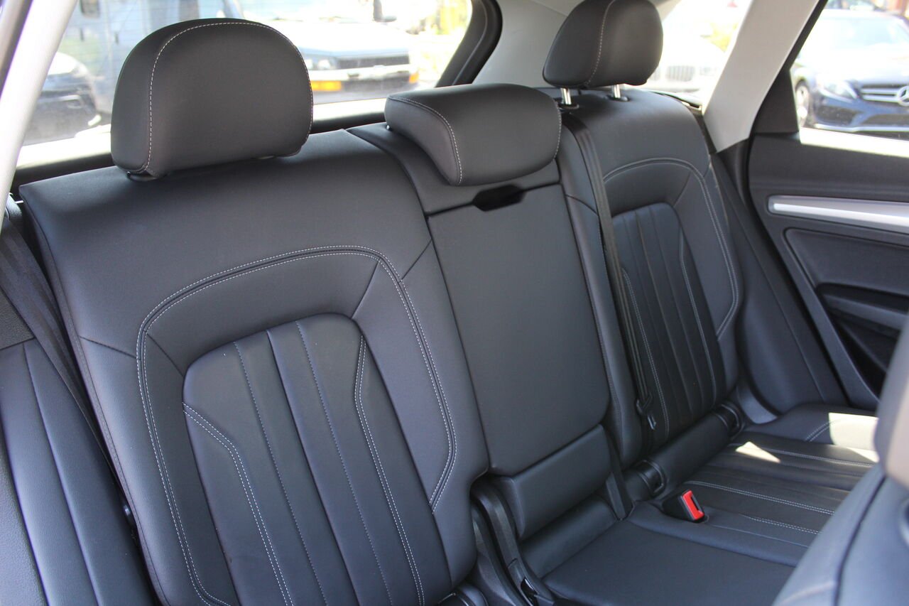 Audi Q5 VIN: WA1EABFY3N2063336 2022 Noir Sainte-Rose - photo #10