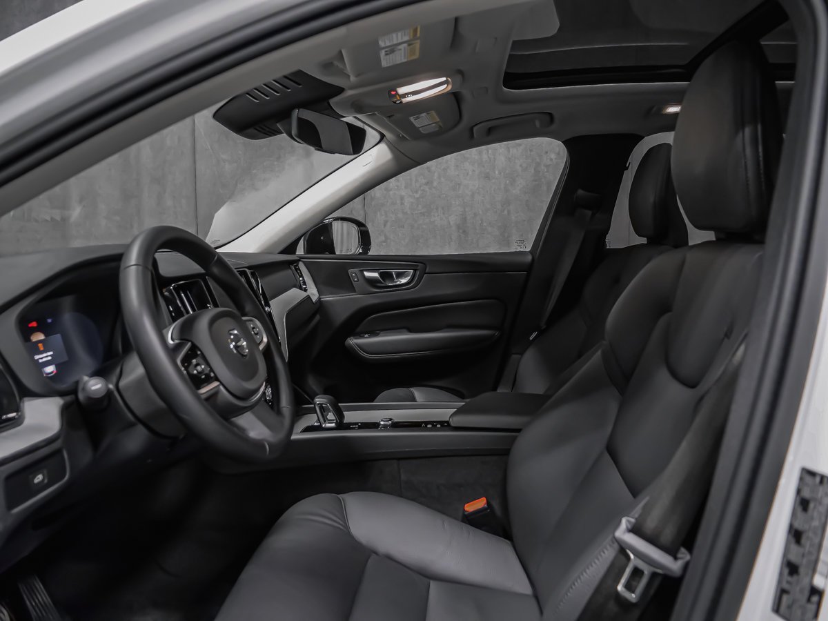 Volvo XC60 B5 PLUS DARK CLIMAT MAGS 20PO 2025 Blanc Montréal - photo #8